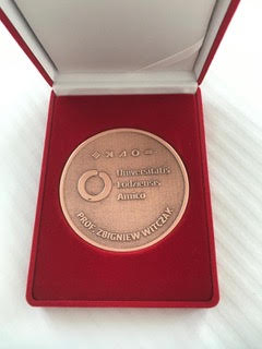 gold medal in red box - friends of the university of lodz medal